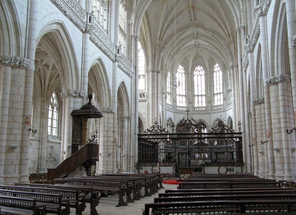 intérieur de l'abbatiale de saint Riquier